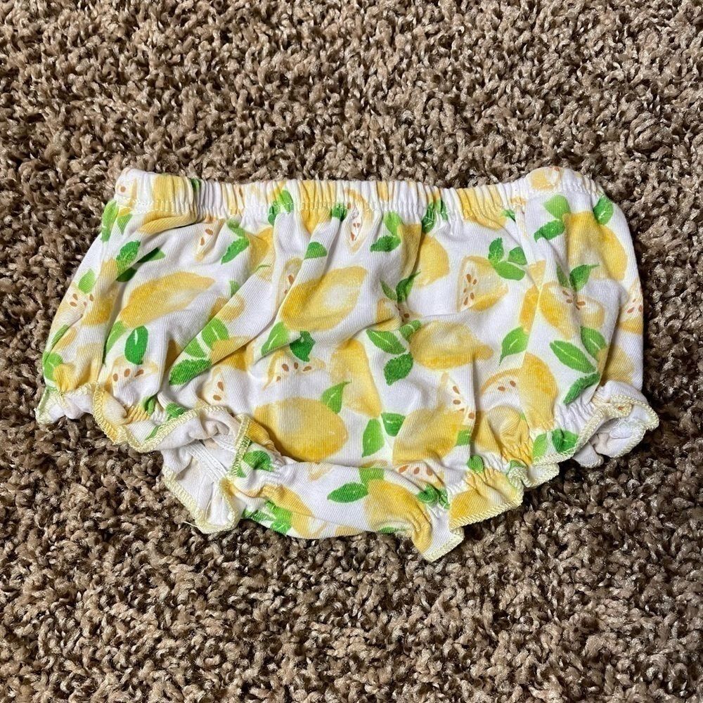🐶🐶Nannette 6-9 months lemons bloomers.🐶🐶